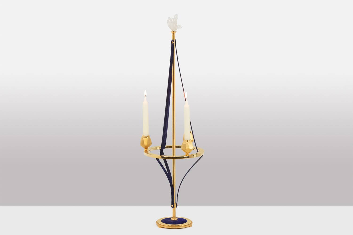 Chandelier en laiton doré et velours. Travail Contemporain. LS59441456B – Image 2